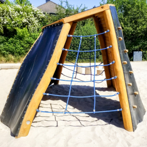 Robinienspielplatz, Spielgeräte, Robinie