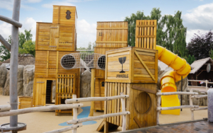 Attraktionen, Spielplatz, Robinie, Robinienholz