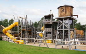 Attraktionen, Spielplatz, Robinie, Robinienholz