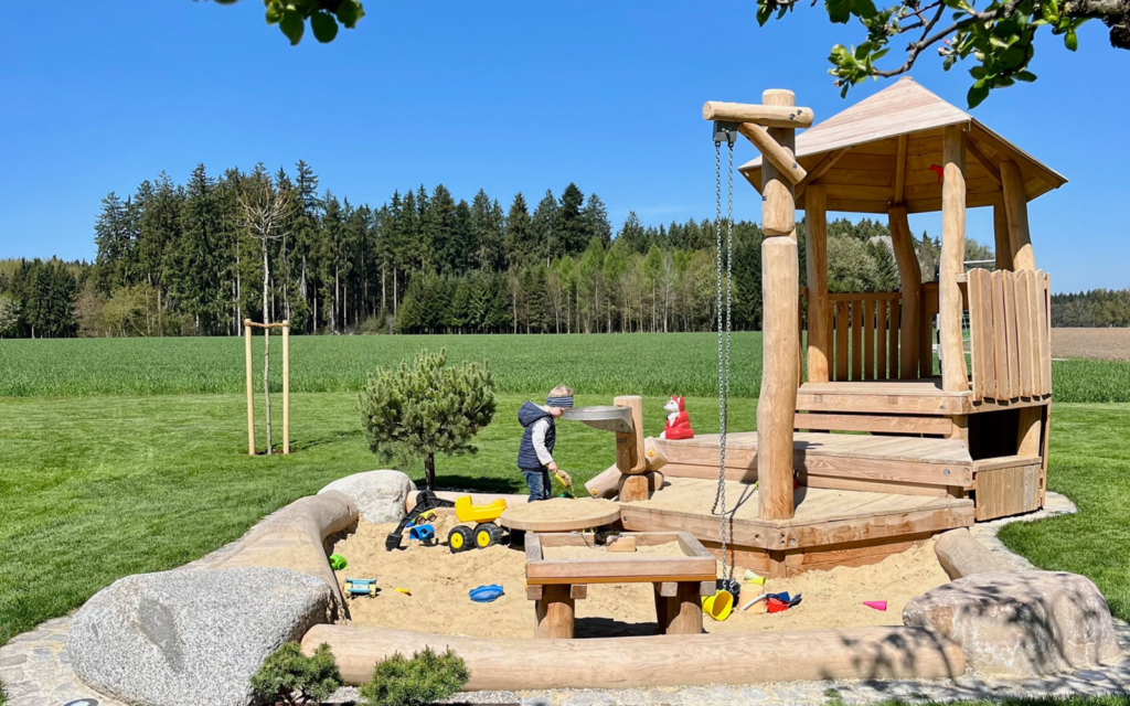 Sandspielanlage auf dem Esterer Hof Seeon